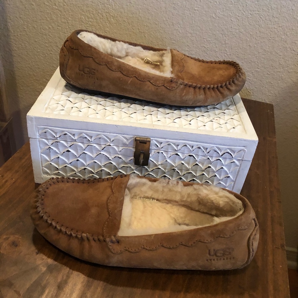 UGG Ansley (5732) Scalloped Suede Moccasin Size 6